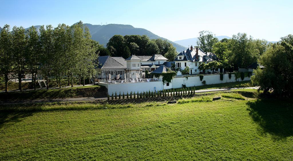 Les Saints Peres Hotel Montagnole Exterior photo
