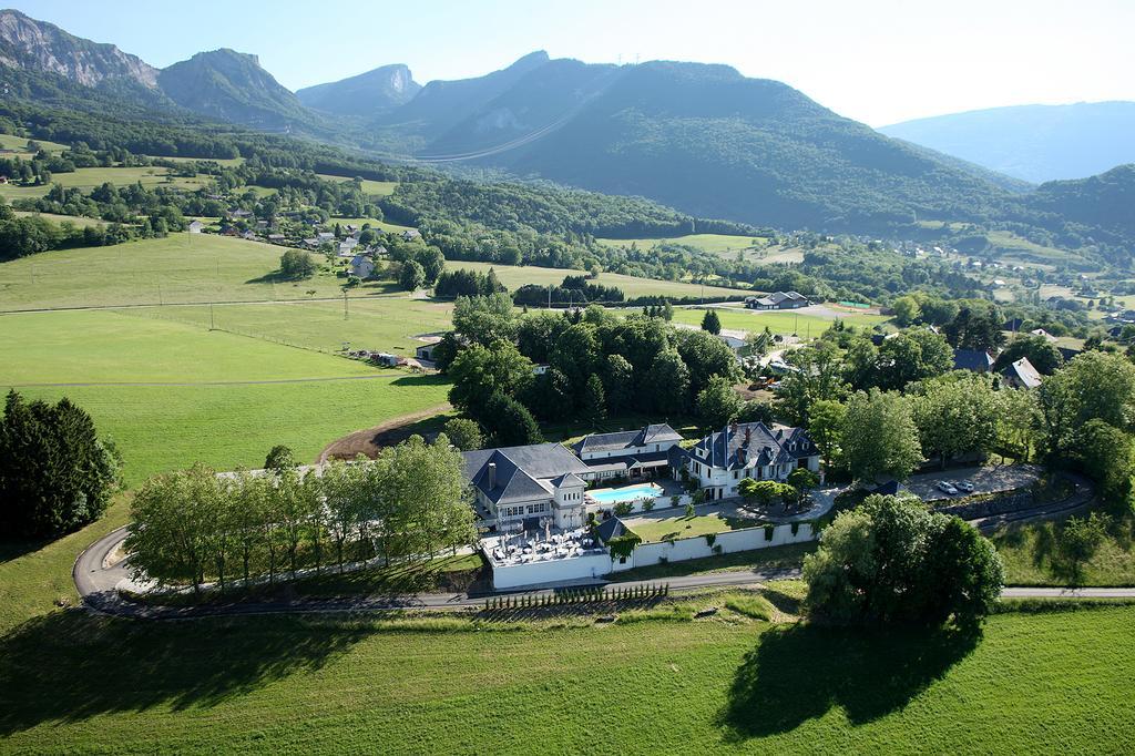Les Saints Peres Hotel Montagnole Exterior photo