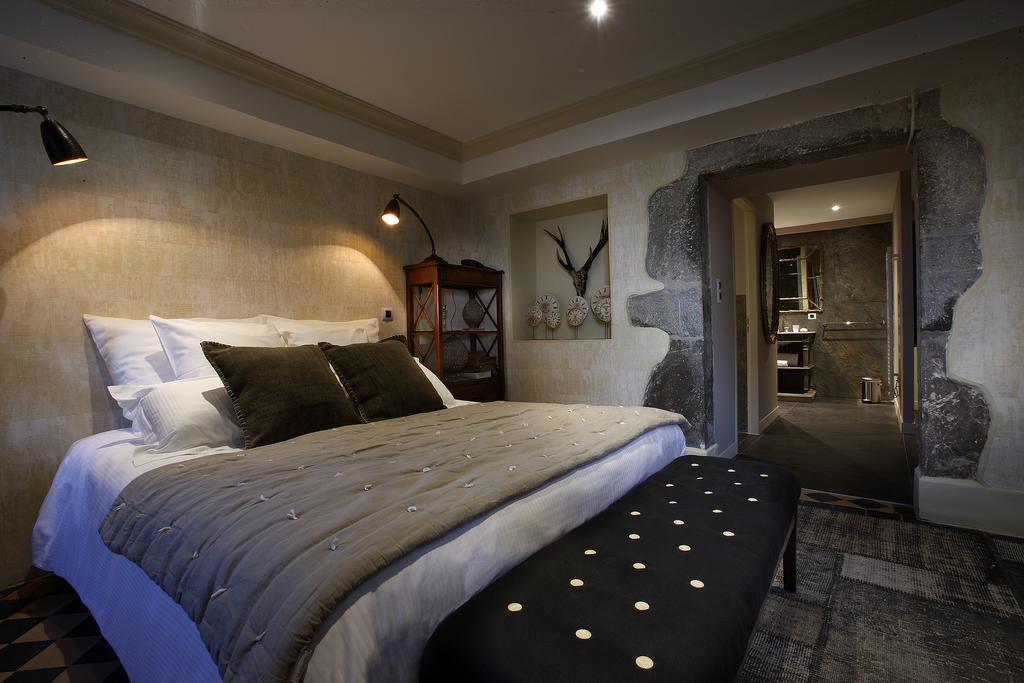 Les Saints Peres Hotel Montagnole Exterior photo