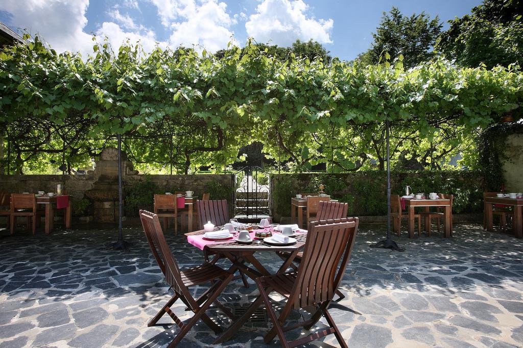 Les Saints Peres Hotel Montagnole Exterior photo