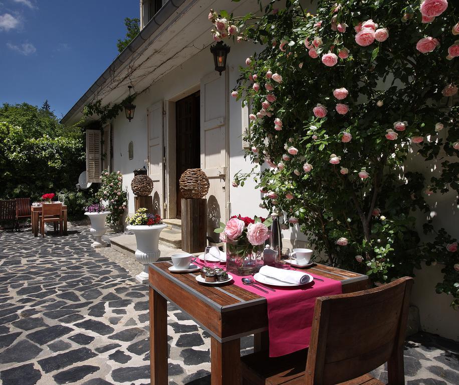 Les Saints Peres Hotel Montagnole Exterior photo