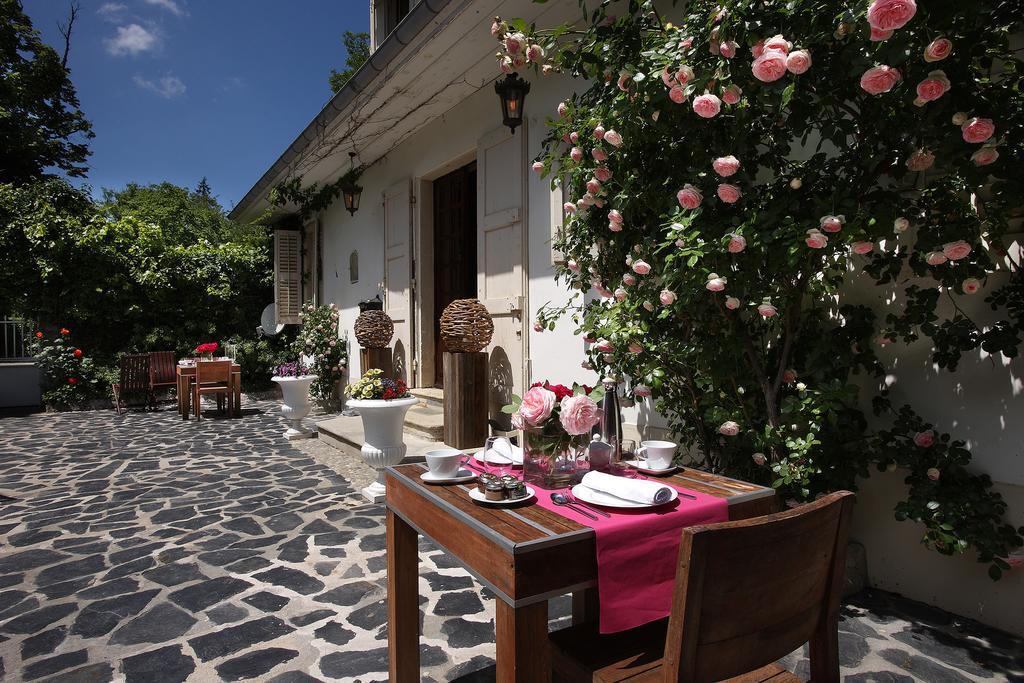 Les Saints Peres Hotel Montagnole Exterior photo