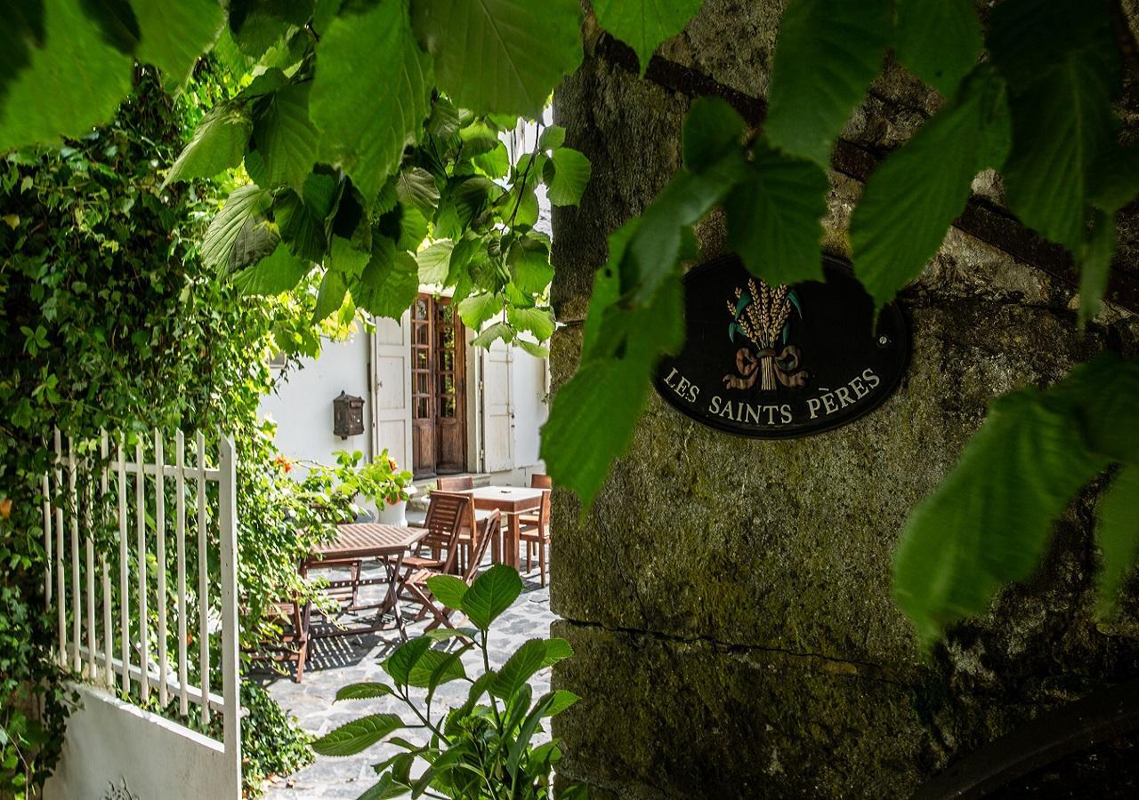 Les Saints Peres Hotel Montagnole Exterior photo