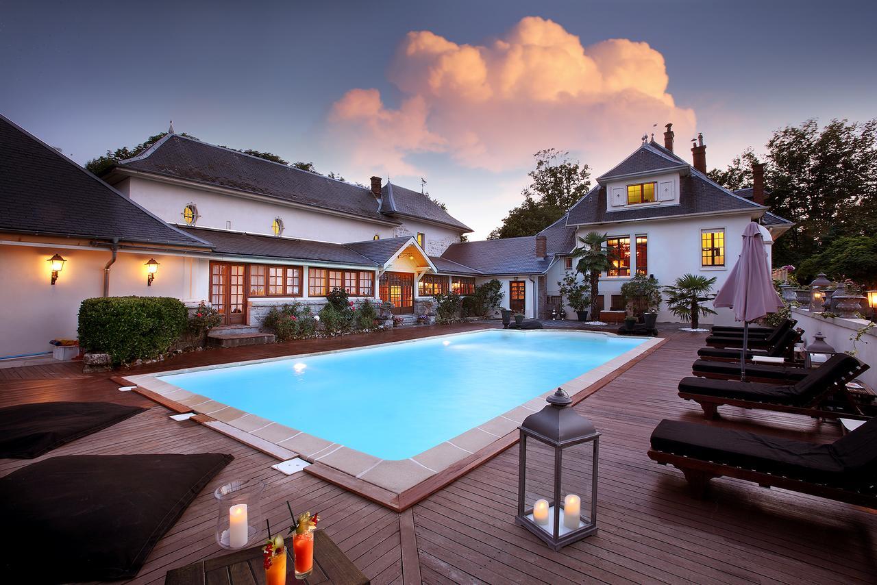 Les Saints Peres Hotel Montagnole Exterior photo