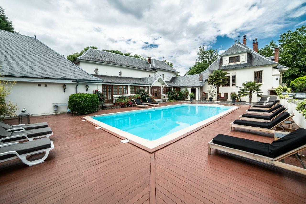 Les Saints Peres Hotel Montagnole Exterior photo
