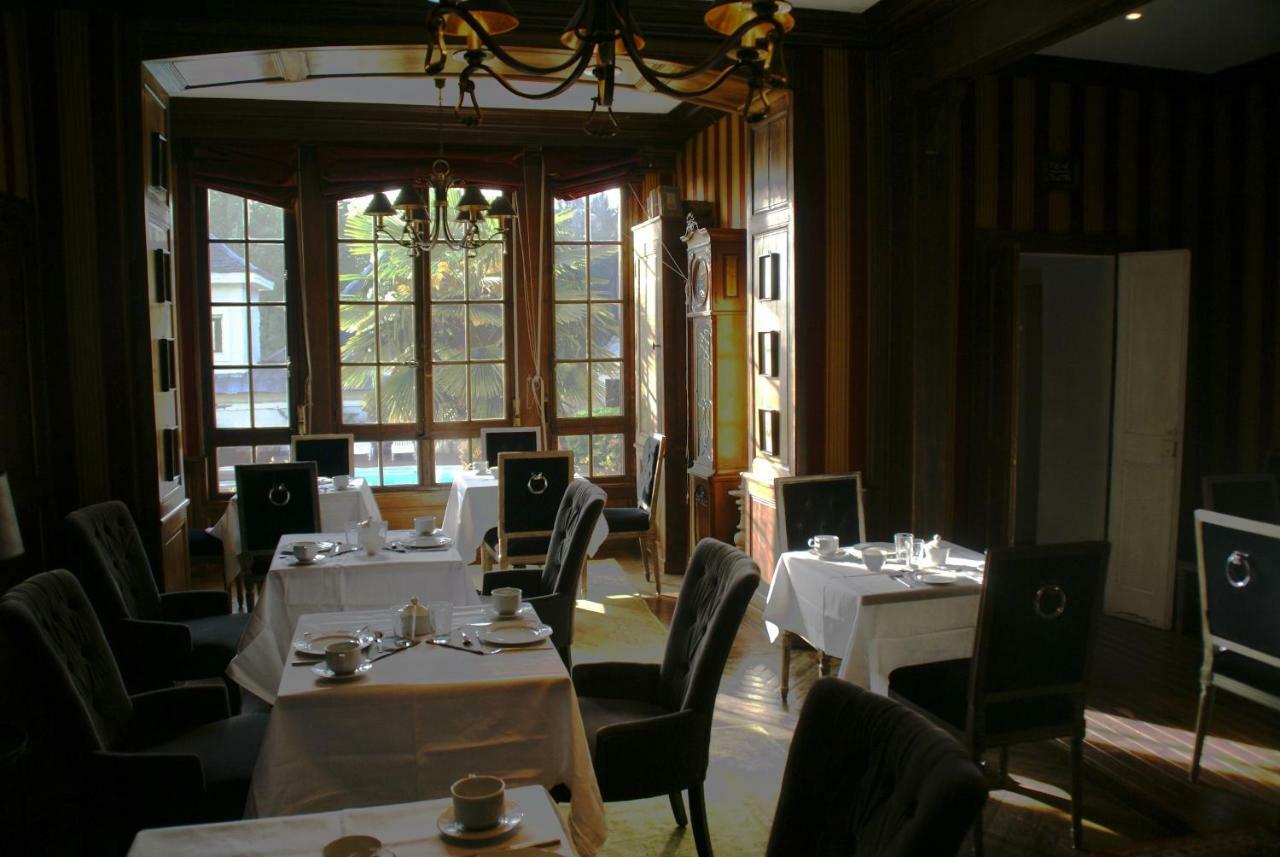 Les Saints Peres Hotel Montagnole Exterior photo