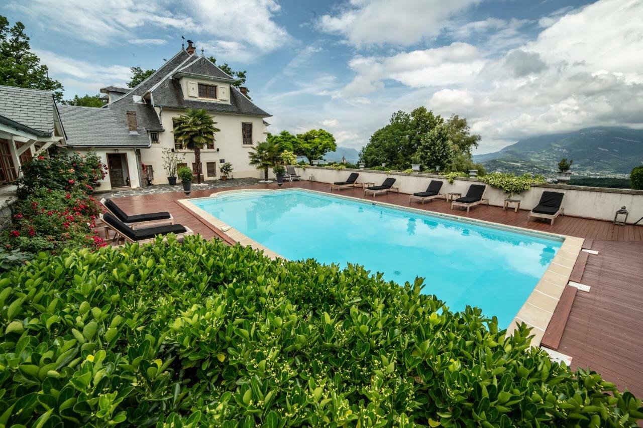 Les Saints Peres Hotel Montagnole Exterior photo